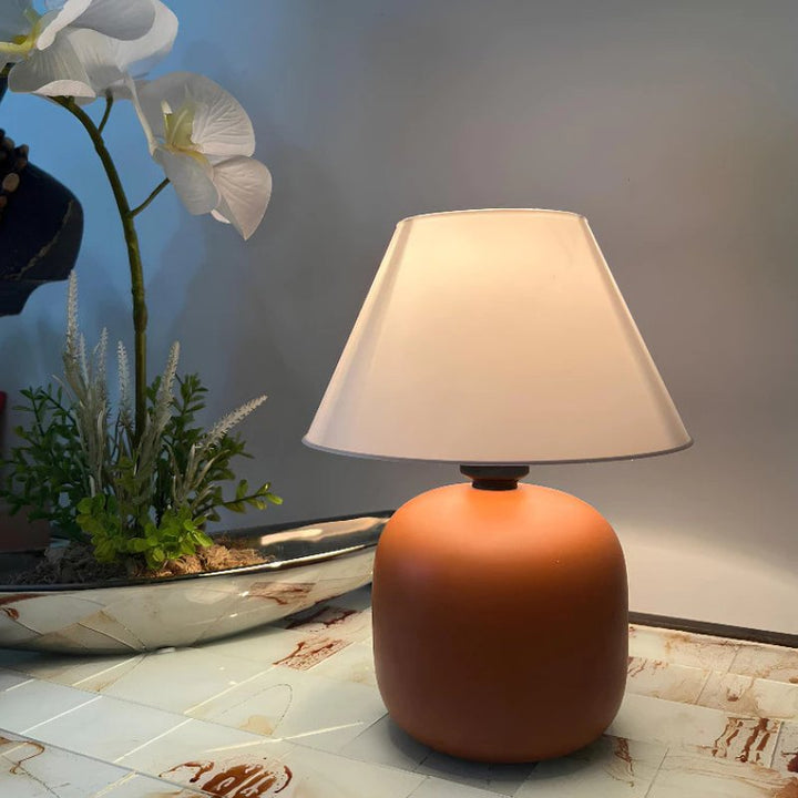 Abajur de Mesa para Quarto em Cerâmica com Funcionalidade Bivolt